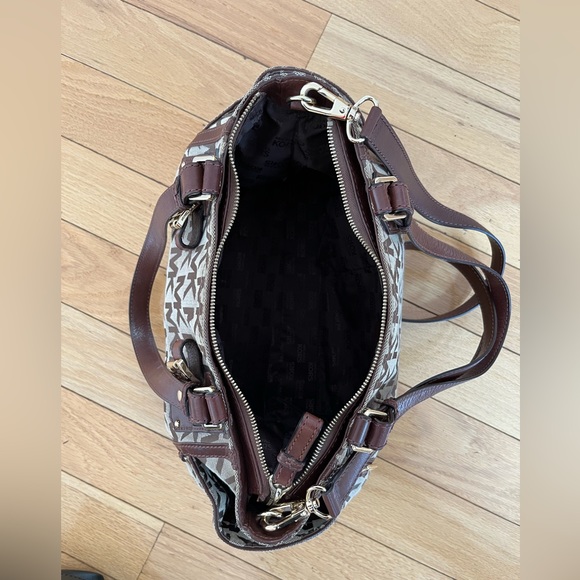 Brown Michael Kors logo cross body bag - Picture 2 of 3